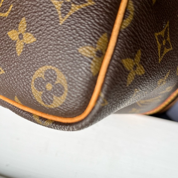 Authentic Louis Vuitton Keepall 45 - Picture 3 of 15
